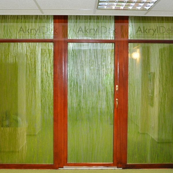 Designová dveřní výplň s přírodním motivem trávy